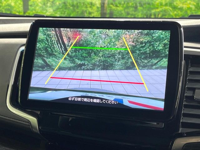 【バックカメラ】駐車時に後方がリアルタイム映像で確認できます。大型商業施設や立体駐車場での駐車時や、夜間のバック時に大活躍!運転スキルに関わらず、今や必須となった装備のひとつです!