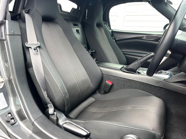 運転席シート廻りは使用感も少なく、良好な状態となっています。丁寧に使われていたことがよくわかりますね。