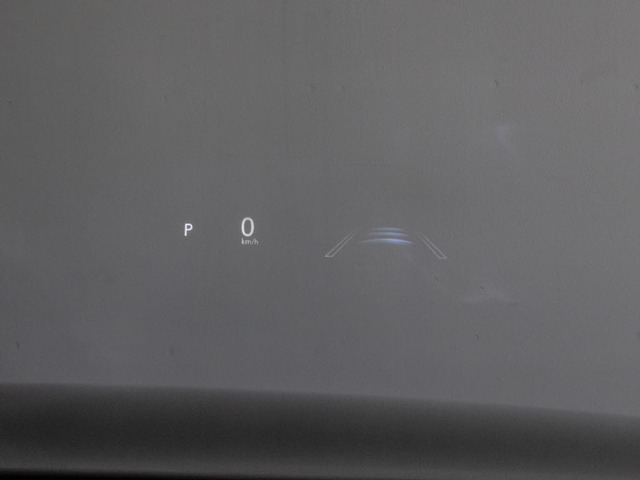 ヘッドアップディスプレイ(HUD)付!、フロントウインドウガラスに運転支援システムの作動状況や走行に関するさまざまな情報を表示することができます。