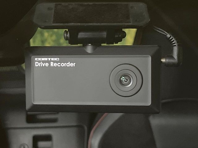 【ドライブレコーダー】ドライブレコーダー装備!走行中はもちろん、あおり運転や事故に遭遇した際、映像で記録し、万一のリスクに備えます。※記録用SDカードはお客様ご自身でご準備いただく必要があります。