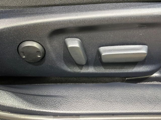 【パワーシート】スイッチ一つで簡単にシートの微調整が可能!電動だから力もいりません!快適なシートポジションにセットして、快適なドライブをお楽しみください。