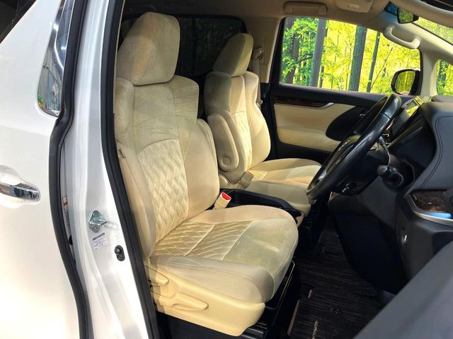 運転席シート廻りは使用感も少なく、良好な状態となっています。丁寧に使われていたことがよくわかりますね。