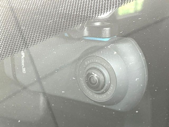 【ドライブレコーダー】ドライブレコーダー装備!走行中はもちろん、あおり運転や事故に遭遇した際、映像で記録し、万一のリスクに備えます。※記録用SDカードはお客様ご自身でご準備いただく必要があります。