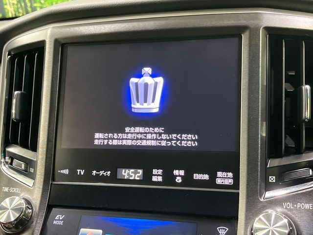 【純正8インチナビ】人気の純正ナビを装備しております。ナビの使いやすさはもちろん、オーディオ機能も充実!キャンプや旅行はもちろん、通勤や買い物など普段のドライブも楽しくなるはず♪