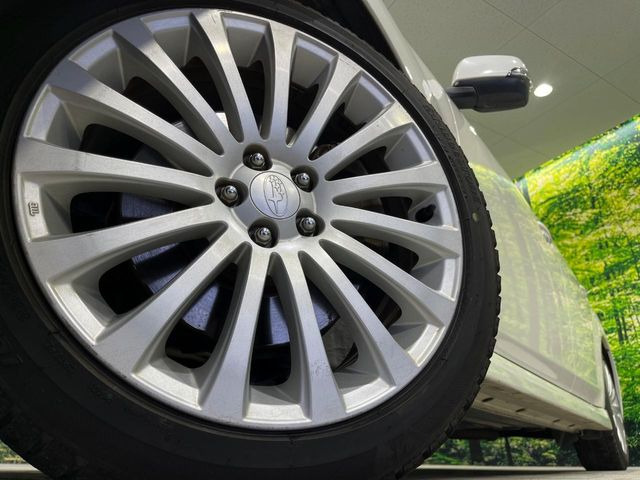 �y����18�C���`�A���~�z�C�[���z�O�ςɃ}�b�`���������A���~�z�C�[���𑕒����Ă���܂��B�e��ЊO�A���~�z�C�[����A�X�^�b�h���X�^�C�����戵�����Ă���܂��B���񂲑��k����������