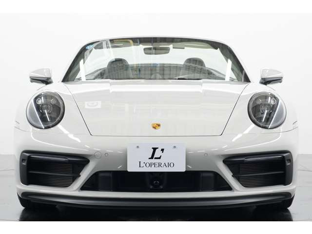 【ロペライオファクトリーセンター】輸入車専門工場熟練メカニックのほか、 サービススタッフも在籍し迅速にお受入れが可能です。セーフティローダーにてお客様のご自宅までピックアップサービスも行っております。