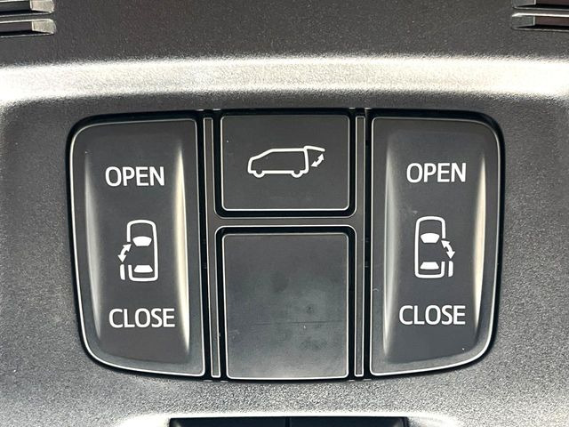 【両側パワースライドドア】スマートキーや運転席のスイッチで後席両側スライドドアの開閉が可能♪電動だから力を入れてドアを開ける必要が無く、小さなお子様でも簡単に開け閉めでき快適です♪
