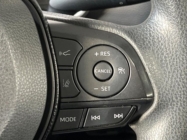 【レーダークルーズコントロール】高速道路での長距離走行が楽に!!自動で速度を保つクルーズコントロールが、衝突軽減システムと連携し、前方の車両を感知して車間を保つように速度調節してくれます!!