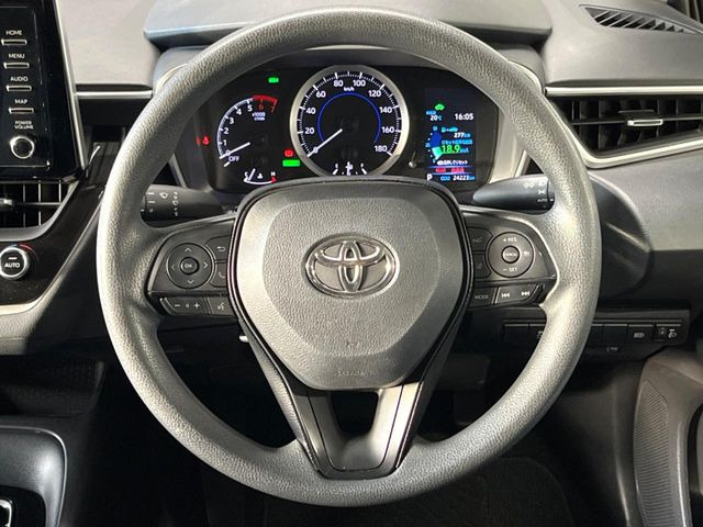 インテリアに合わせたデザインのステアリングは、運転される方のことも考え、運転しやすい形状、大きさです。是非一度、実際に触ってお確かめください。