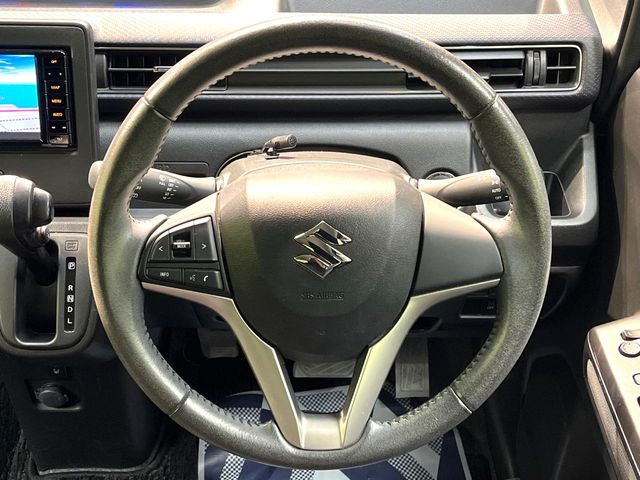 �y�X�e�A�����O�X�C�b�`�z�^�]���A�O������ڐ������炷���ƂȂ��A�I�[�f�B�I���̑��삪�\�ȕ֗��@�\!���S&���K�ȃh���C�u�����o���Ă���܂���