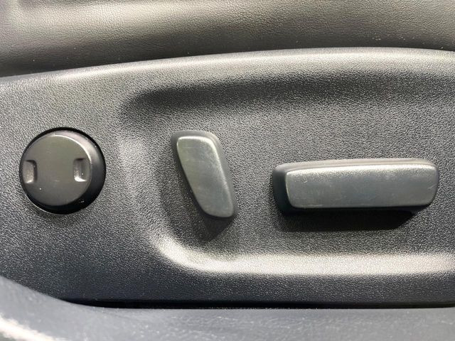 【パワーシート】スイッチ一つで簡単にシートの微調整が可能!電動だから力もいりません!快適なシートポジションにセットして、快適なドライブをお楽しみください。