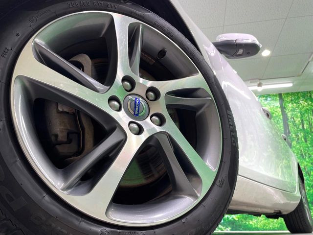 �y����17�C���`�A���~�z�C�[���z�O�ςɃ}�b�`���������A���~�z�C�[���𑕒����Ă���܂��B�e��ЊO�A���~�z�C�[����A�X�^�b�h���X�^�C�����戵�����Ă���܂��B���񂲑��k����������