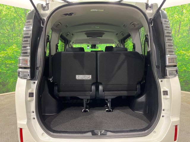 積み下ろしのしやすいデッキにはたっぷりと荷物を積み込んでいただけます。遊びから仕事まで、様々なシーンで頼れます♪