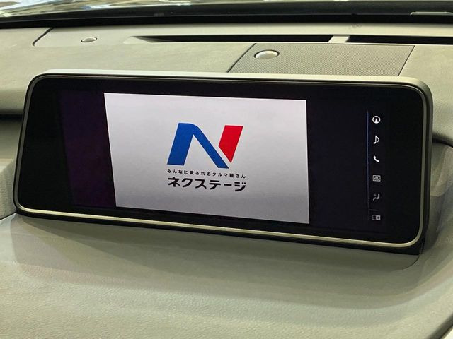 【10.3インチワイドナビ】高級感とインパクトのある大型ワイドナビを装備。各種オーディオ操作はもちろん、横長ワイド画面でのマップ2分割表示など、利便性も高いナビです♪