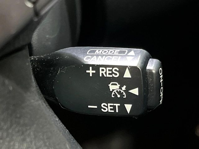 【レーダークルーズコントロール】高速道路での長距離走行が楽に!!自動で速度を保つクルーズコントロールが、衝突軽減システムと連携し、前方の車両を感知して車間を保つように速度調節してくれます!!