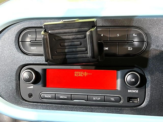 ��USB�EAUX�ڑ�:���莝���̃~���[�W�b�N�v���[���[��ڑ����A�ԓ��ł��C�ɓ���̉��y���C�y�Ɋy���ނ��Ƃ��ł��܂���