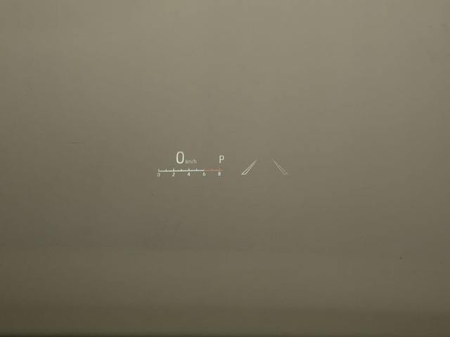 ヘッドアップディスプレイ(HUD)付!、フロントウインドウガラスに運転支援システムの作動状況や走行に関するさまざまな情報を表示することができます。