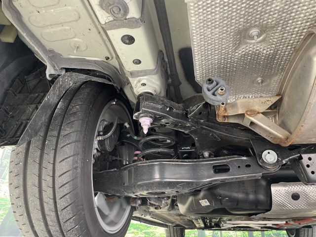 お車を安心してお乗りいただく為には、足回りの定期点検が欠かせません。サービスサポート(有償保証)では無料点検もご提供しており、安心のカーライフをお過ごしいただけるサポート体制が整っています。