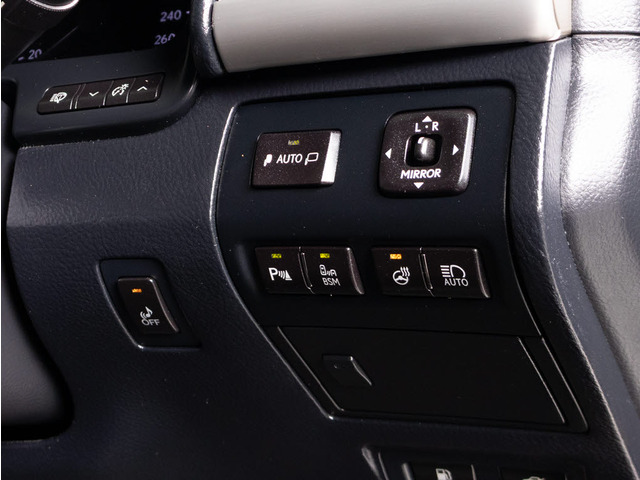 ブラインドスポットモニターやアダプティブハイビームシステム、クリアランスソナー等の運転補助機能も充実!