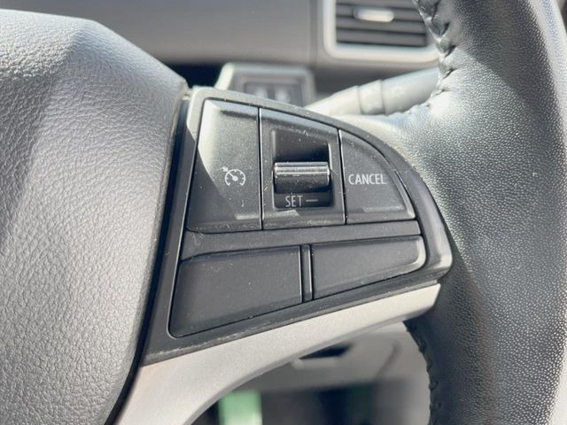 【クルーズコントロール】高速道路もラクラク走行。アクセルを離しても一定速度で走行ができ、長距離運転時の負担を軽減!加速・減速も簡単なスイッチ操作で調整できます。