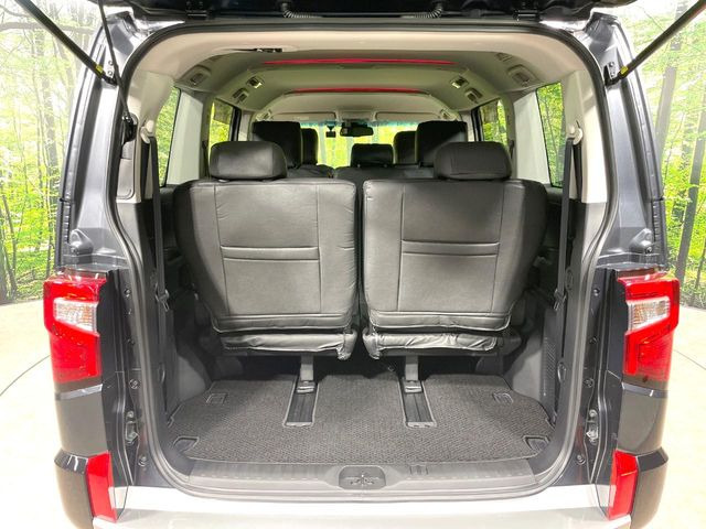 普段のお買い物や通勤、送迎等に十分な荷室スペースを確保しております。セカンドシートを倒すと、大きな荷物の積載も可能です♪