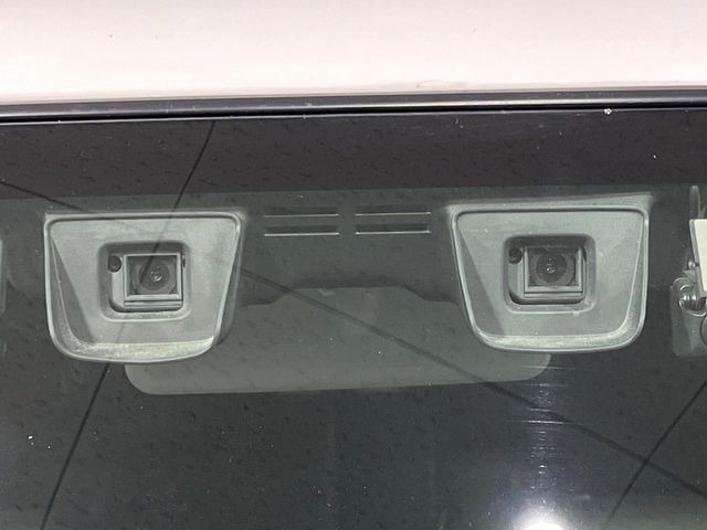 【スズキ デュアルカメラブレーキサポート】走行中に前方の車両等を認識し、衝突しそうな時は警報とブレーキで衝突回避と被害軽減をアシスト。より安全にドライブをお楽しみいただけます。