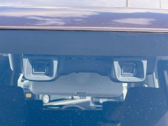 【スズキ セーフティサポート】走行中に前方の車両等を認識し、衝突しそうな時は警報とブレーキで衝突回避と被害軽減をアシスト。より安全にドライブをお楽しみいただけます。