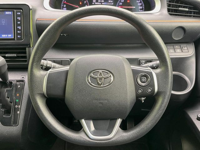 【ステアリングスイッチ】運転中、前方から目線をそらすことなく、オーディオ等の操作が可能な便利機能!安心&快適なドライブを演出してくれます♪