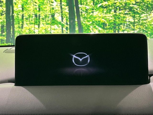 【マツダコネクトナビ】車内の雰囲気にマッチした一体型タイプのナビ。各種車輌設定やBluetooth再生等、様々な機能が楽しめます。直感的なダイヤル操作が可能で、使い勝手も良好です。