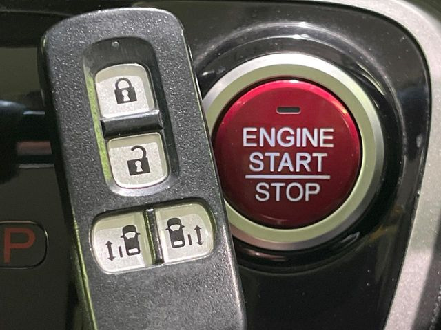 �yHonda�X�}�[�g�L�[�z�J�o����|�P�b�g�ɓ��ꂽ�܂܂ł��h�A�̎{���E�������\�ȃX�}�[�g�L�[�𑕔��B�G���W���̃I���E�I�t�����J�M�����o���K�v����������Ƃ��Ă��֗��ł���