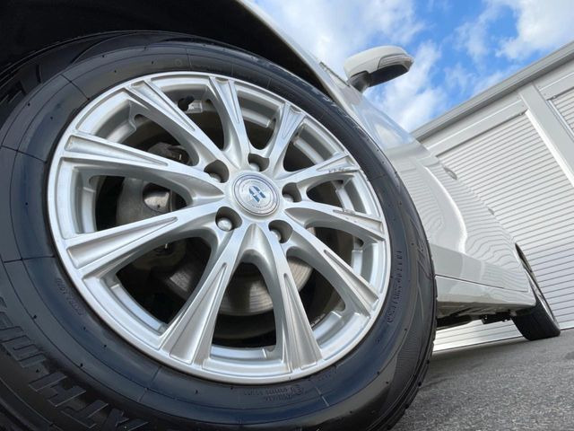 �y�ЊO16�C���`�A���~�z�C�[���z�O�ςɃ}�b�`���������A���~�z�C�[���𑕒����Ă���܂��B�e��ЊO�A���~�z�C�[����A�X�^�b�h���X�^�C�����戵�����Ă���܂��B���񂲑��k����������