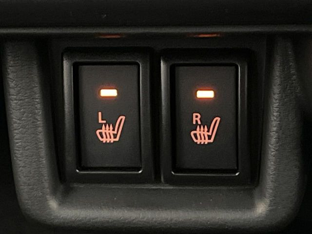 【シートヒーター】寒い日に重宝するシートヒーター!エアコンより早く温まってくれるので寒がりの人も安心ですね♪エアコンの温風は乾燥するから苦手、という方にもをおすすめです。