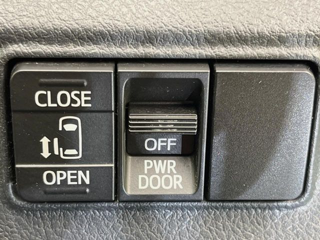 【パワースライドドア】スマートキーや運転席のスイッチでスライドドアの開閉が可能♪電動だから力を入れてドアを開ける必要が無く、小さいお子様でも、重い荷物を持っている時もラクに開け閉めできます♪