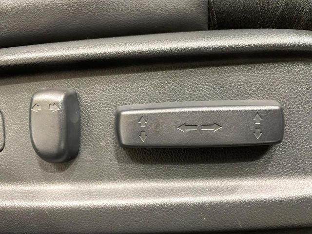 【パワーシート】スイッチ一つで簡単にシートの微調整が可能!電動だから力もいりません!快適なシートポジションにセットして、快適なドライブをお楽しみください。