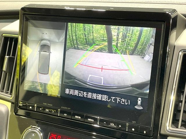 【マルチアラウンドモニター】専用のカメラにより、上から見下ろしたような視点で360度クルマの周囲を確認することができます☆死角部分も確認しやすく、狭い場所での切り返しや駐車もスムーズに行えます。