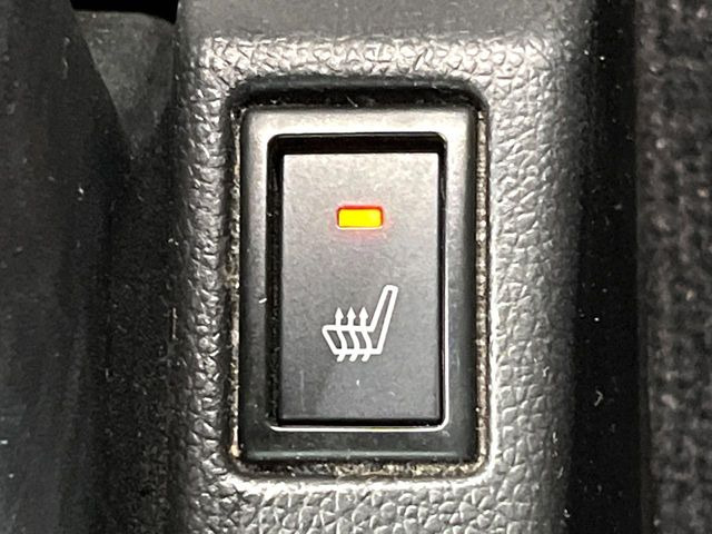 【シートヒーター】寒い日に重宝するシートヒーター!エアコンより早く温まってくれるので寒がりの人も安心ですね♪エアコンの温風は乾燥するから苦手、という方にもをおすすめです。