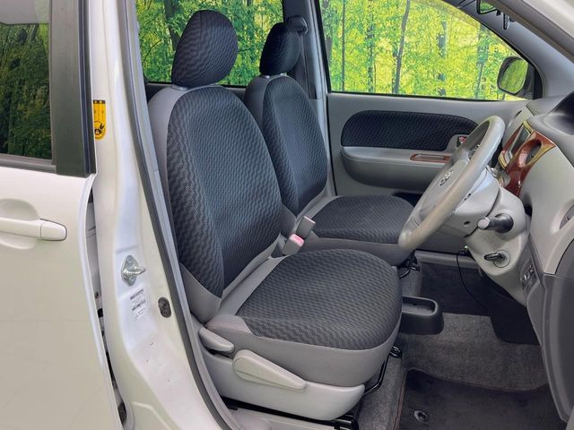 運転席シート廻りは使用感も少なく、良好な状態となっています。丁寧に使われていたことがよくわかりますね。
