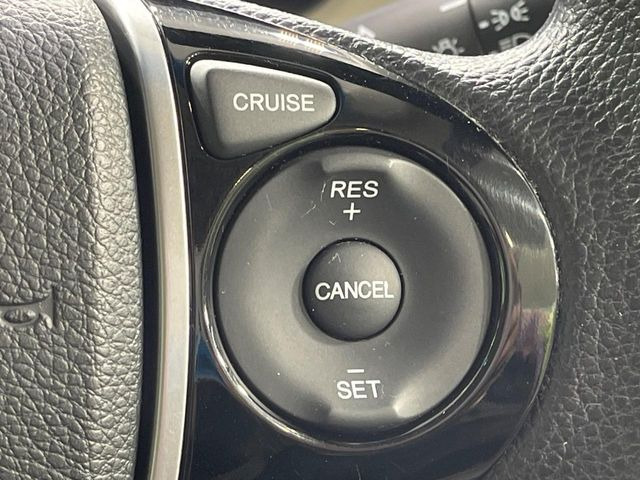 【クルーズコントロール】高速道路もラクラク走行。アクセルを離しても一定速度で走行ができ、長距離運転時の負担を軽減!加速・減速も簡単なスイッチ操作で調整できます。