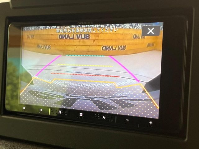 【バックカメラ】駐車時に後方がリアルタイム映像で確認できます。大型商業施設や立体駐車場での駐車時や、夜間のバック時に大活躍!運転スキルに関わらず、今や必須となった装備のひとつです!