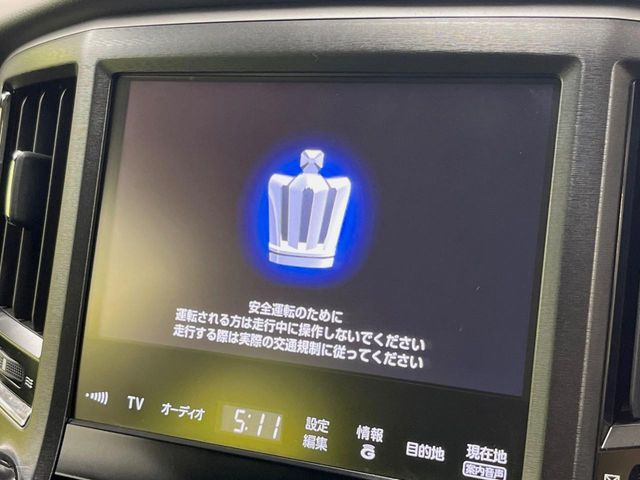 【メーカー純正ナビ】インテリアに溶け込むスタイリッシュな「専用設計」メーカーナビを装備♪視認性や操作性など基本性能にも優れ、より上質なカーライフをお楽しみいただけます。
