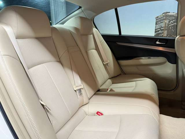 車内もキレイで嫌な臭いもありません☆気になる方は内装のスチームクリーナーも施工可能です♪