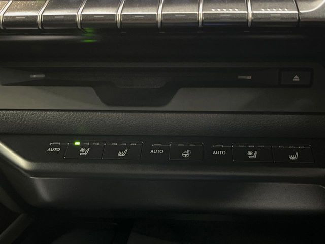 【シートヒーター&ベンチレーション】夏場は涼しい風でお尻や背中の熱やムレを防ぎ、冬はエアコンよりも早く温まってポカポカに!季節を問わず快適に過ごせます。