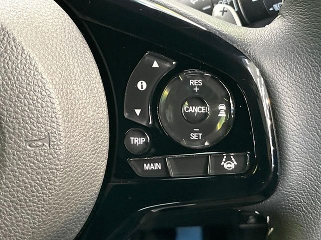 【アダプティブクルーズコントロール】高速道路での長距離走行が楽に!!自動で速度を保つクルーズコントロールが、衝突軽減システムと連携し、前方の車両を感知して車間を保つように速度調節してくれます!!