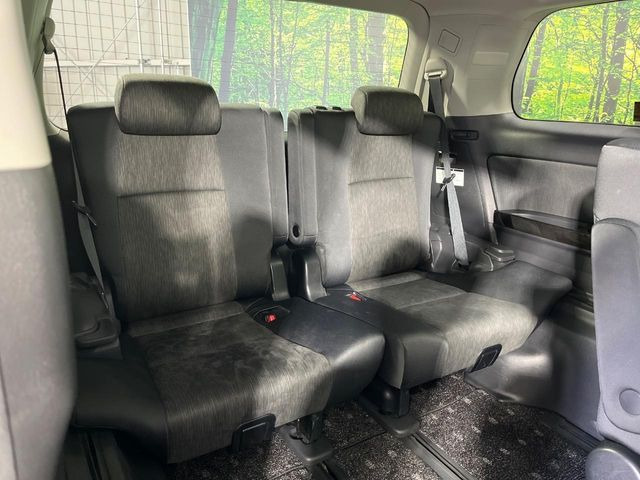 3列目シートはもちろん状態良好☆大人でもゆったりと座って頂けますので、大人数でのお出かけもラクラクです♪ご家族で、気の知れた仲間で、ドライブに行くのが楽しみですね♪