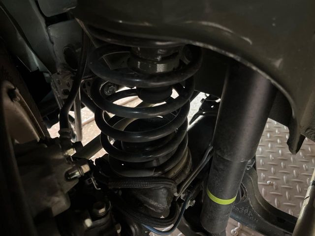 お車を安心してお乗りいただく為には、足回りの定期点検が欠かせません。サービスサポート(有償保証)では無料点検もご提供しており、安心のカーライフをお過ごしいただけるサポート体制が整っています。