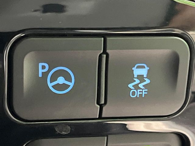 【駐車支援システム】駐車スペースを検知し、スムーズな駐車をアシスト。狭いスペースへの駐車など、駐車に自信の無い方におすすめの機能です♪
