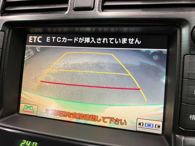 【バックカメラ】運転席から画面上で安全確認ができます。駐車が苦手な方にもオススメな便利機能です。