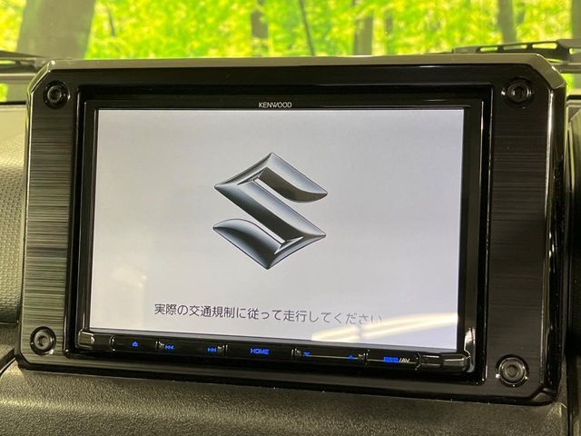 【純正ナビ】人気の純正ナビを装備しております。ナビの使いやすさはもちろん、オーディオ機能も充実!キャンプや旅行はもちろん、通勤や買い物など普段のドライブも楽しくなるはず♪