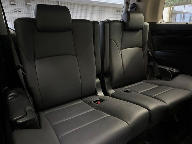 3列目シートはもちろん状態良好☆大人でもゆったりと座って頂けますので、大人数でのお出かけもラクラクです♪ご家族で、気の知れた仲間で、ドライブに行くのが楽しみですね♪