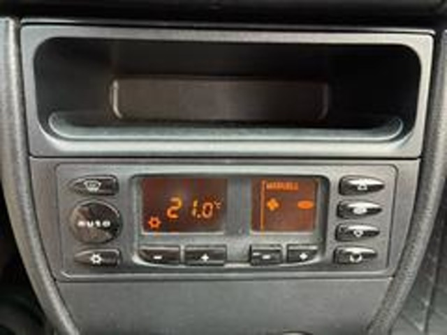 気になるお車がありましたら右の電話番号から直接お店にお問い合わせください。支払方法から車両情報、状態までなんでもご説明させて頂きます。スタッフ一同ご連絡お待ちしております。